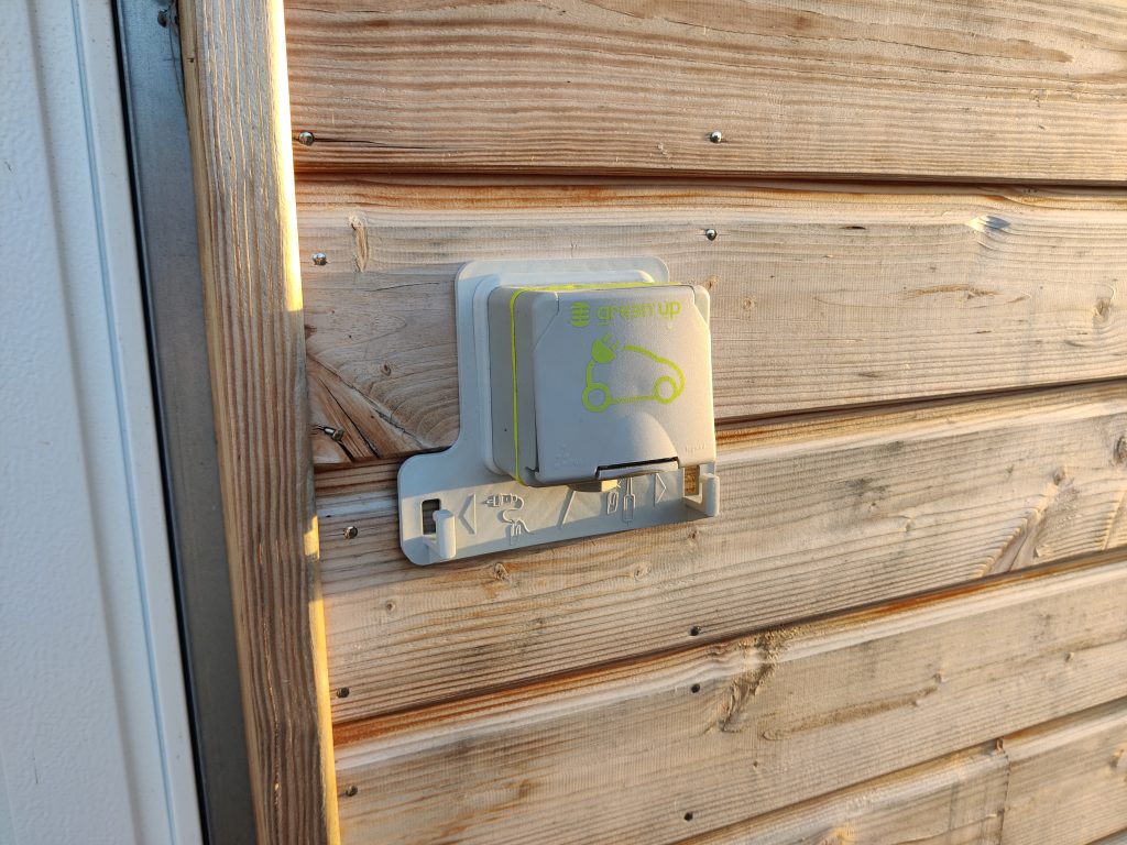 electricien a charlieu - pose de prise de recharge green up - borne de recharge charlieu