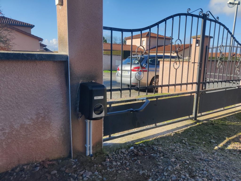 portail motorisé à charlieu - installation de ce portail de manière professionnelle et rapide